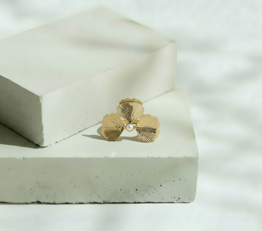 Anillo Dorado Flor 3 Pétalos - Acero Inoxidable