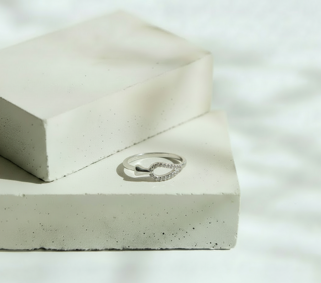 Anillo Plateado con Óvalo con Brillos – Plata Italiana