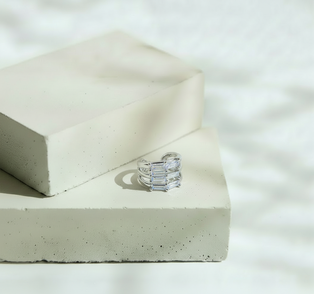 Simulador Plateado con Tres Brillos Geométricos - Oro Laminado