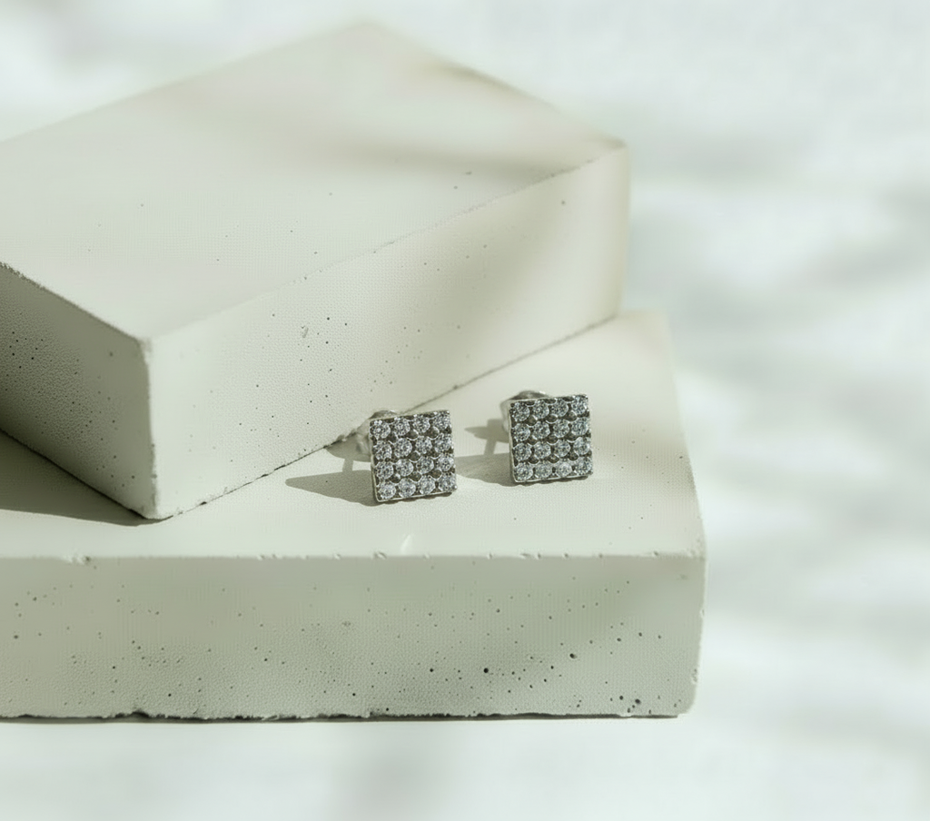 Aretes Plateados Cuadrados con Mini Brillos - Acero Inoxidable