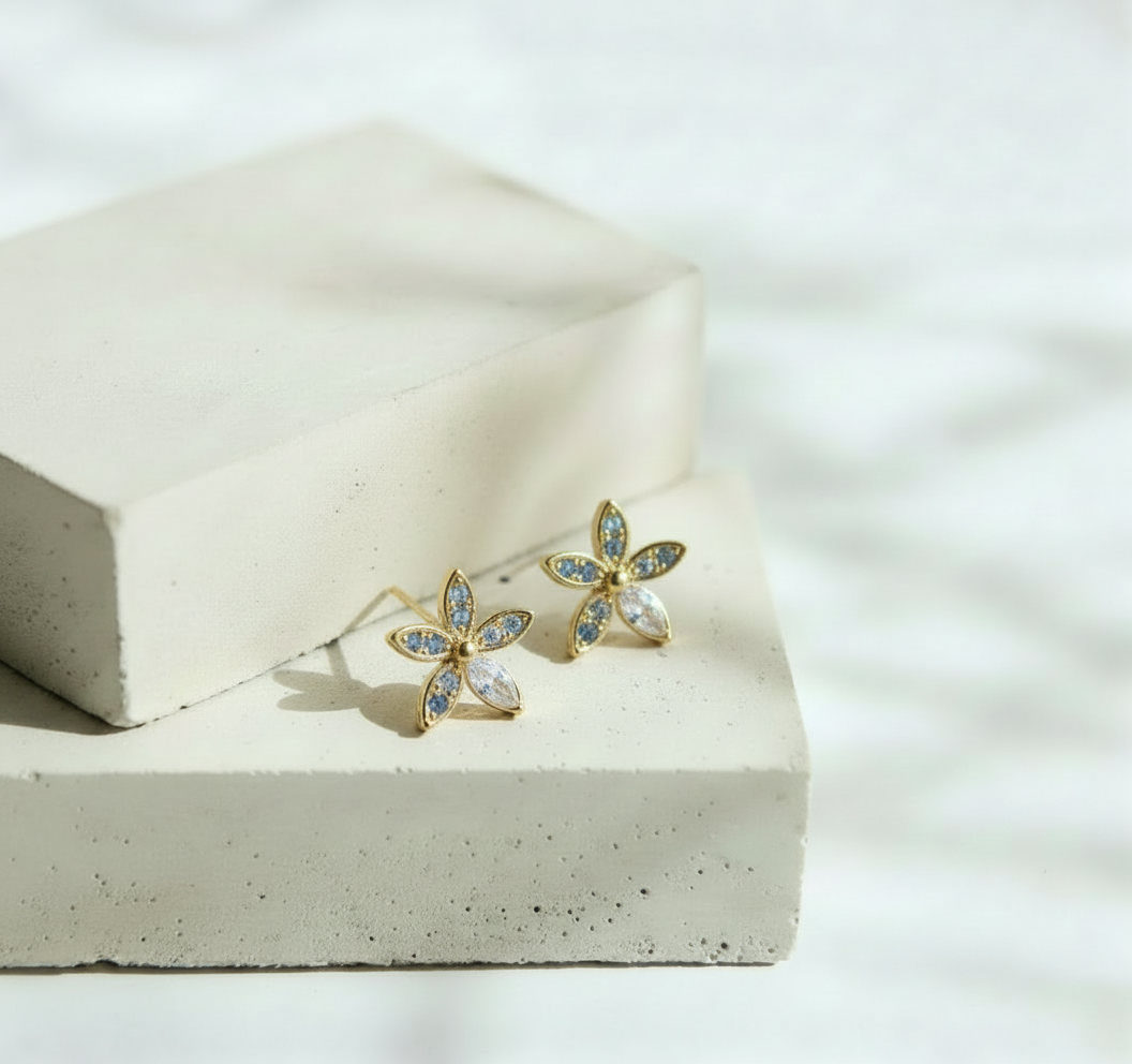 Aretes de Flor de Cinco Pétalos con Brillo - Acero Inoxidable