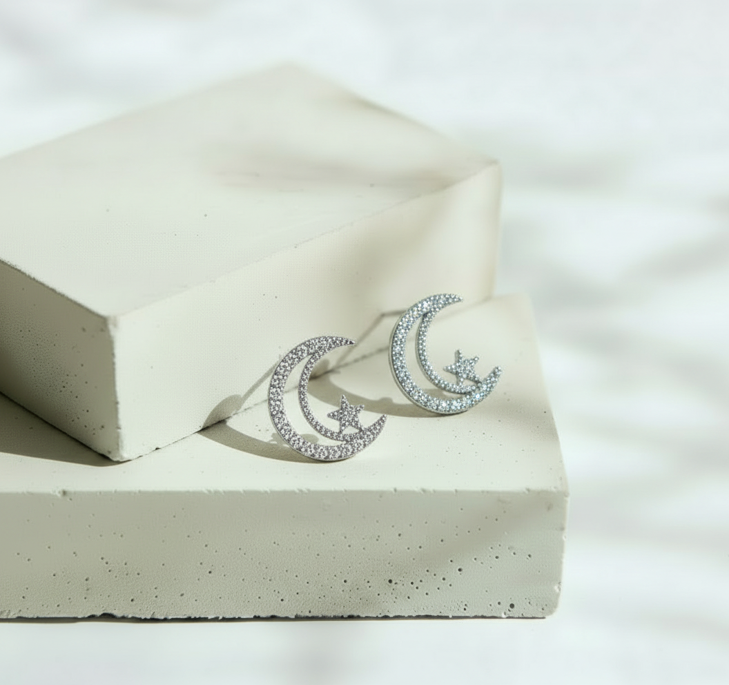 Aretes de Luna y Estrella Plateados con Centro Hueco - Acero Inoxidable