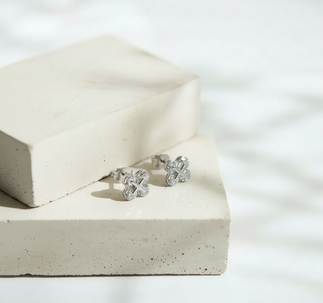 Aretes de Flor de Cuatro Pétalos con Brillo y X en Centro - Acero Inoxidable