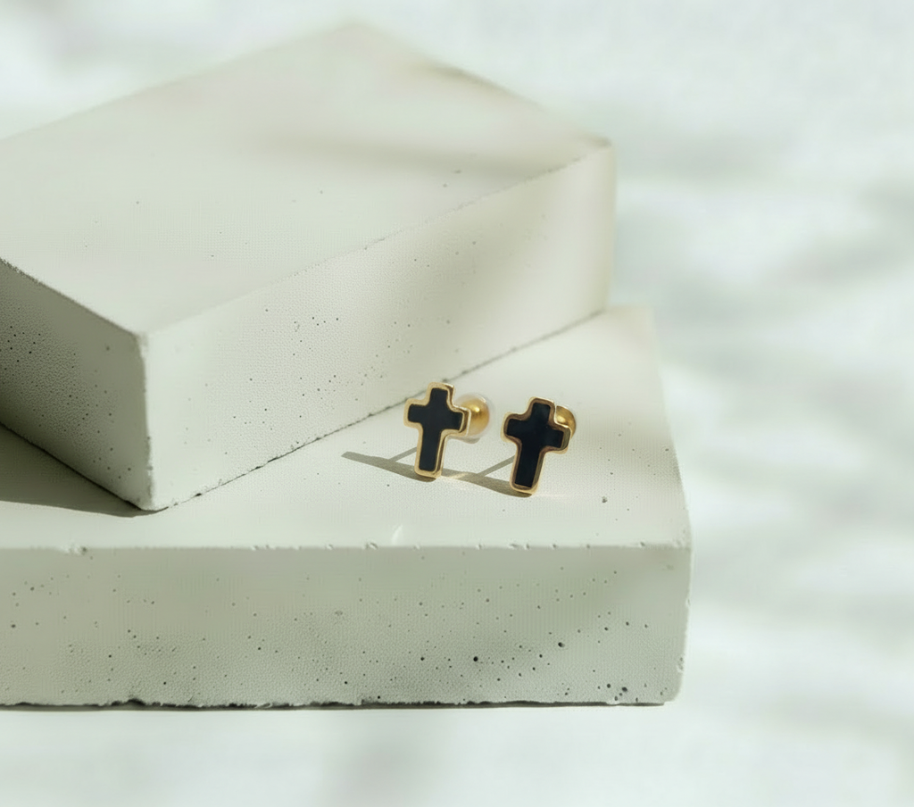 Aretes Dorados Cruz con Fondo Negro - Acero Inoxidable