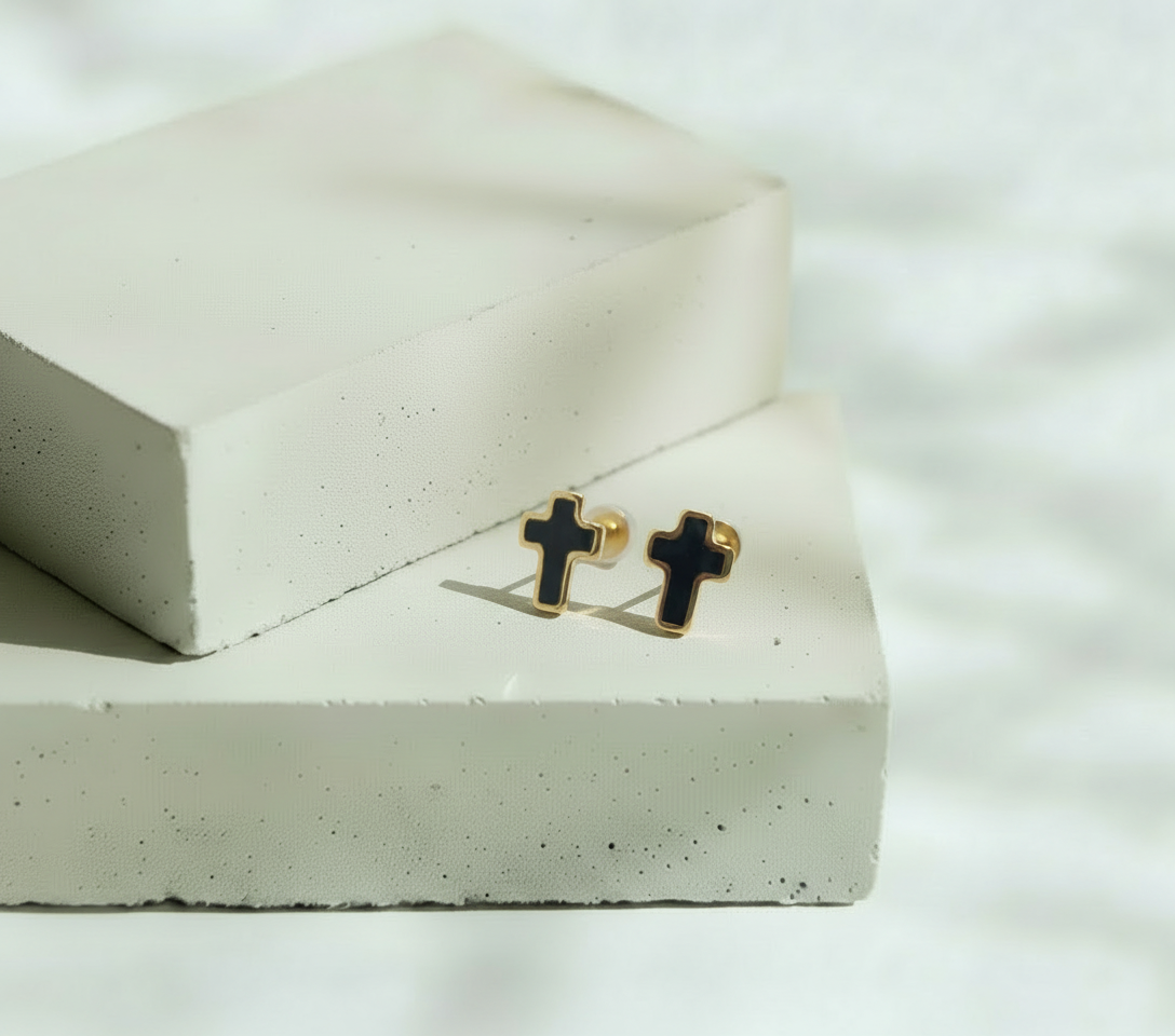Aretes Dorados Cruz con Fondo Negro - Acero Inoxidable