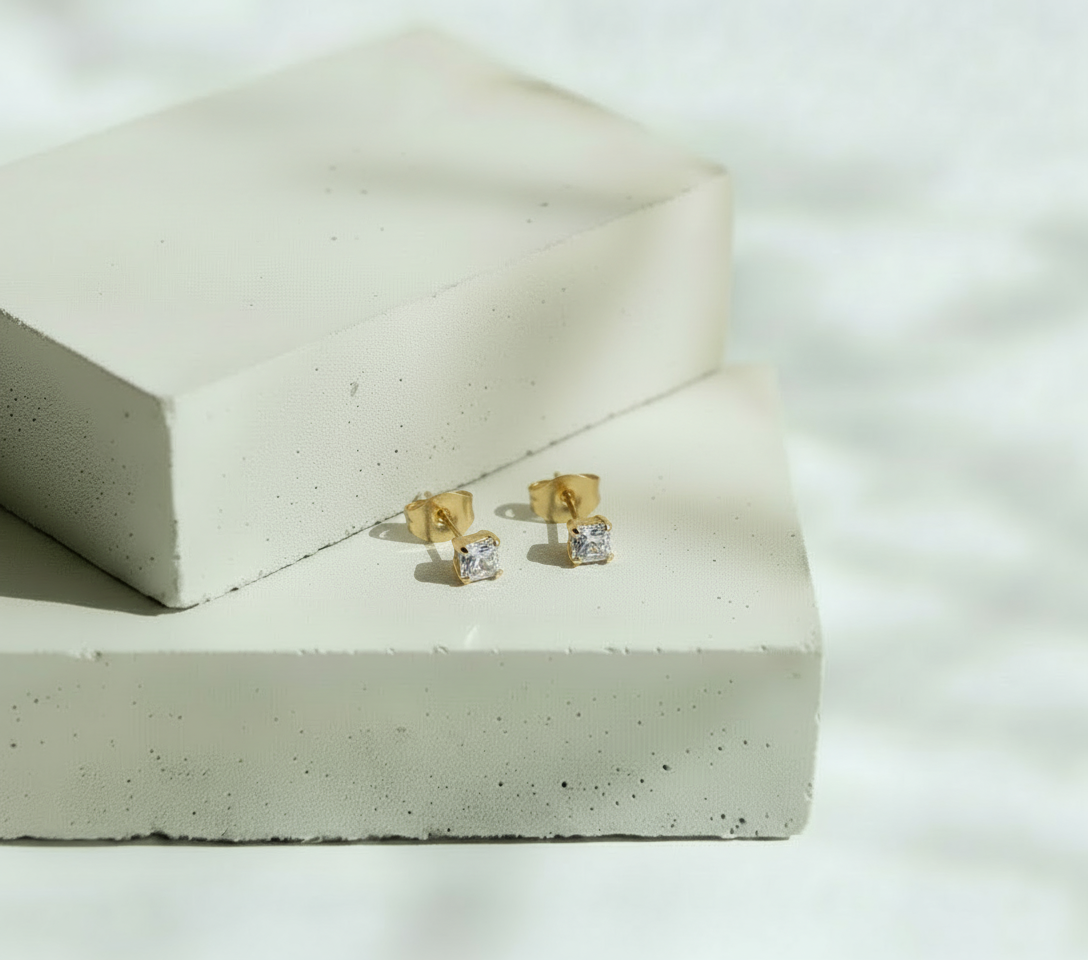 Aretes Dorados Pequeños Brillo Clásico - Acero Inoxidable