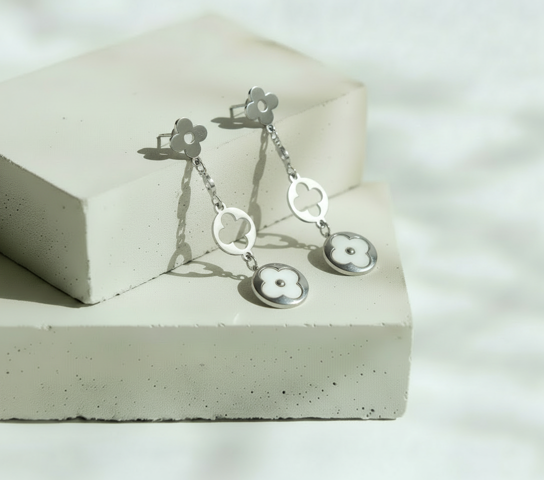 Aretes Plateados Triple Trébol 4 Pétalos - Acero Inoxidable