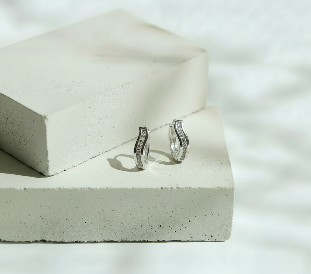 Aretes Curveados 7 Mini Brillos en Línea - Plata Italiana