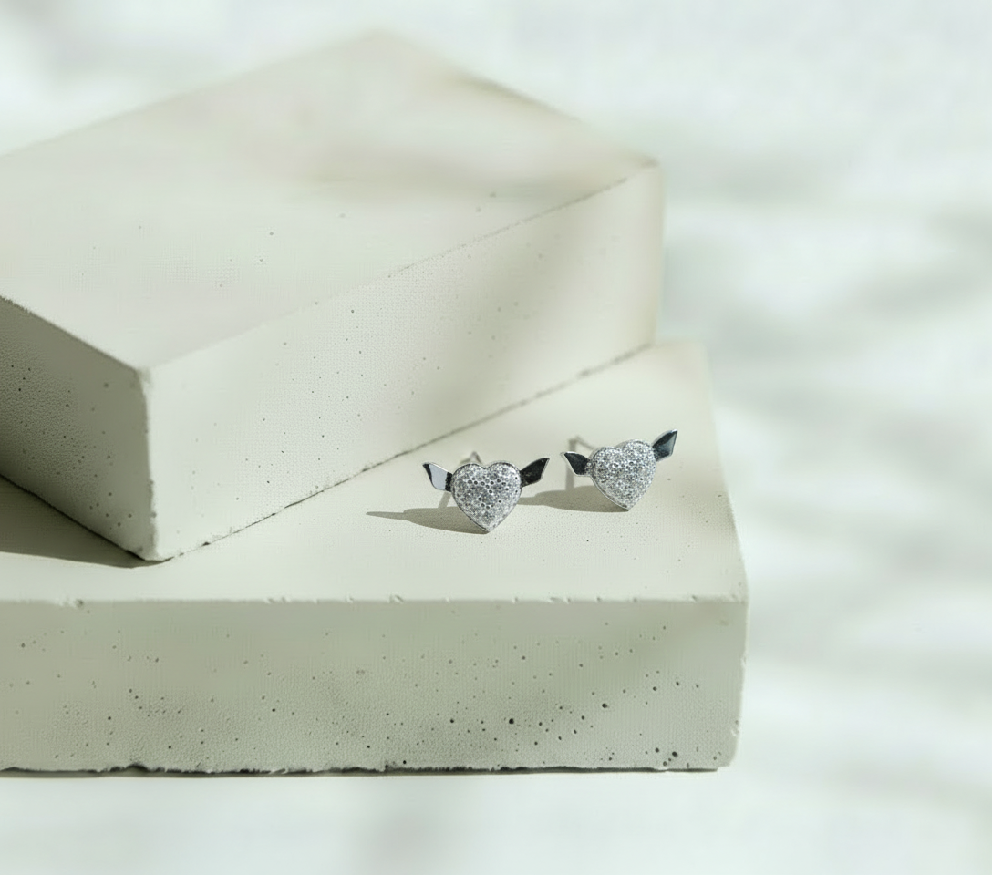 Aretes Corazón con Alas y Mini Brillos - Plata Italiana