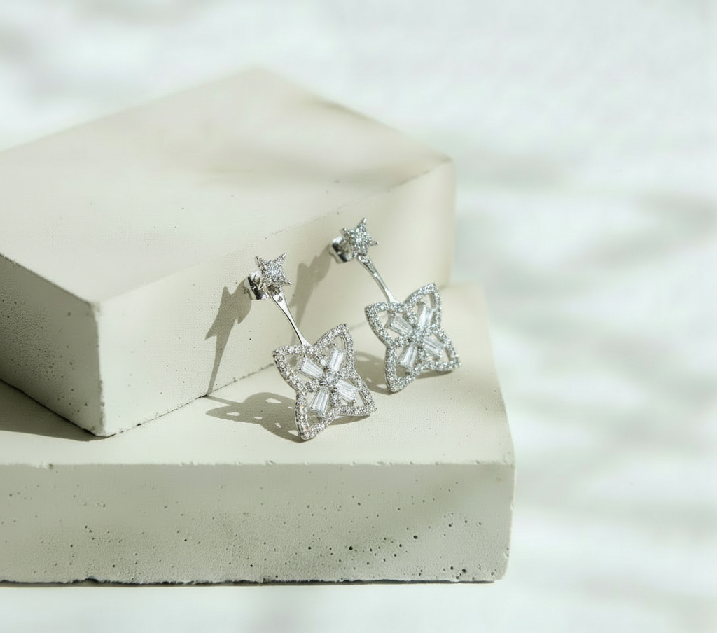 Aretes Colgantes Plateados de Flor y Destello con Brillos - Oro Laminado