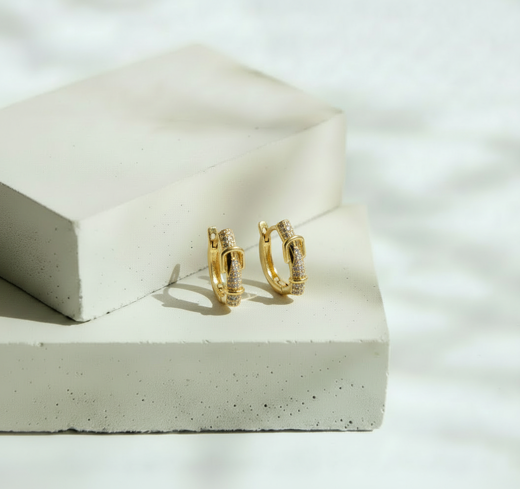 Aretes Dorados con Brillo Central - Oro Laminado