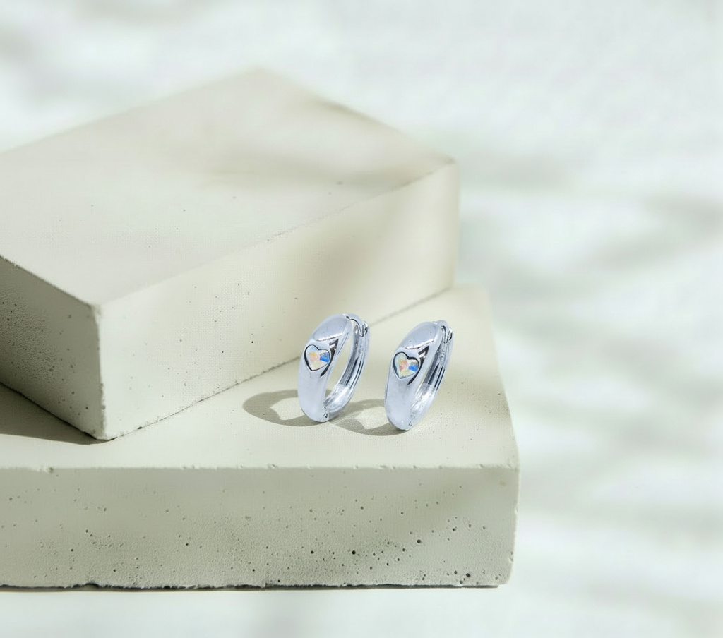 Aretes Plateados con Corazón Tornasol Brillante - Oro Laminado