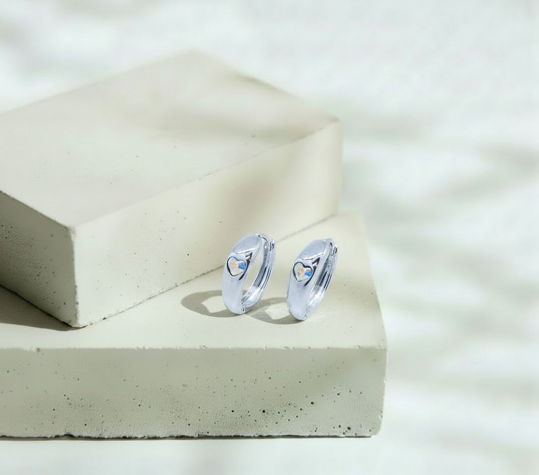 Aretes Plateados con Corazón Tornasol Brillante - Oro Laminado