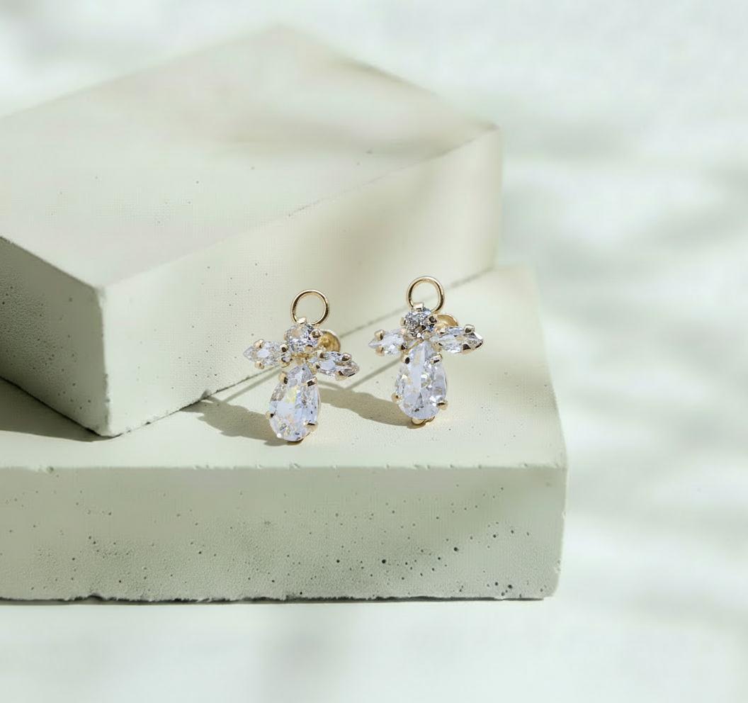 Aretes Dorados Angelitos con Brillos – Oro 10 KL