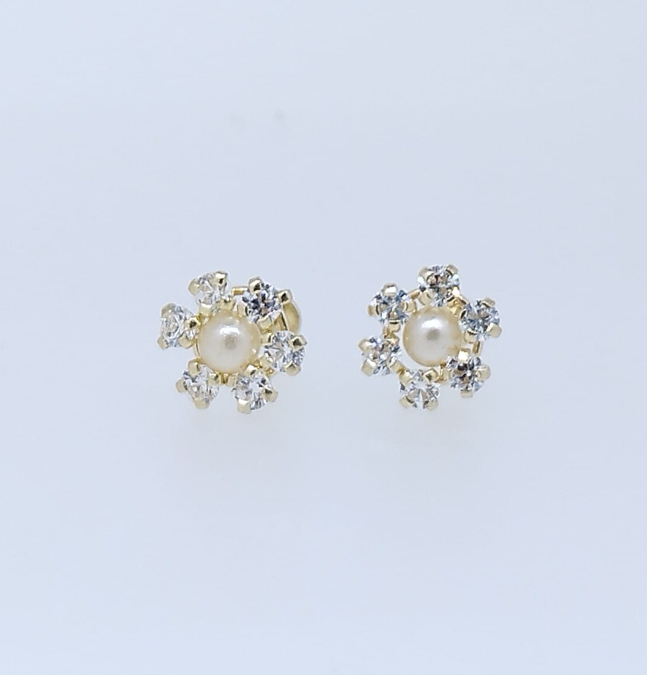 Broquel Oro 10K Flor con brillos