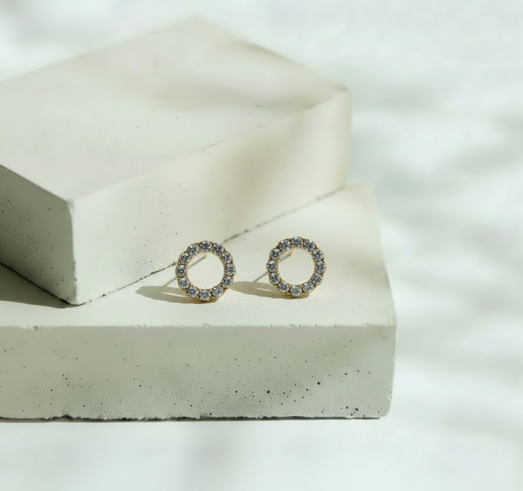Aretes Dorados Circulares con Mini Brillos – Oro 10 KL