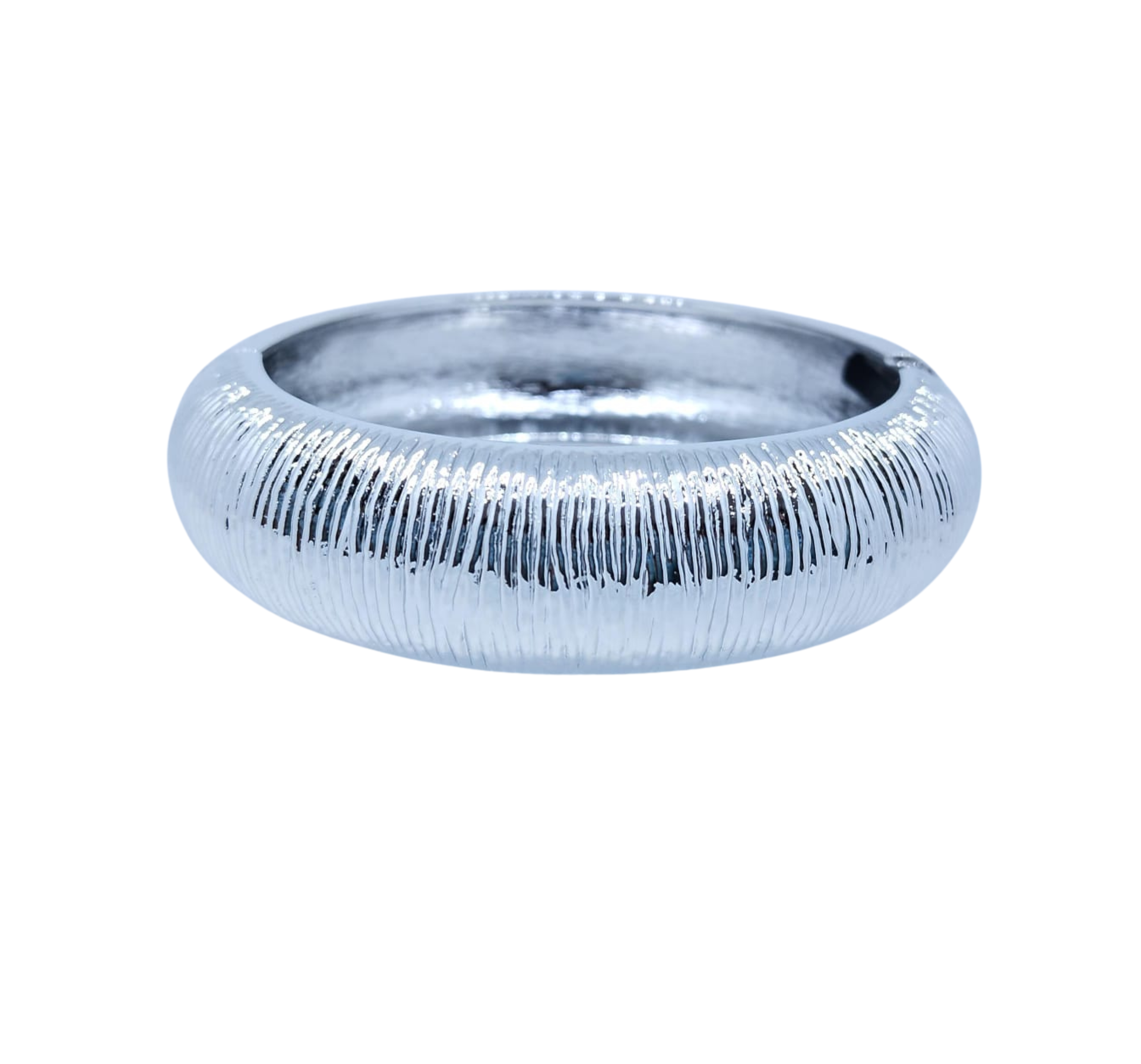 Brazalete plateado con textura en líneas - Acero Inoxidable