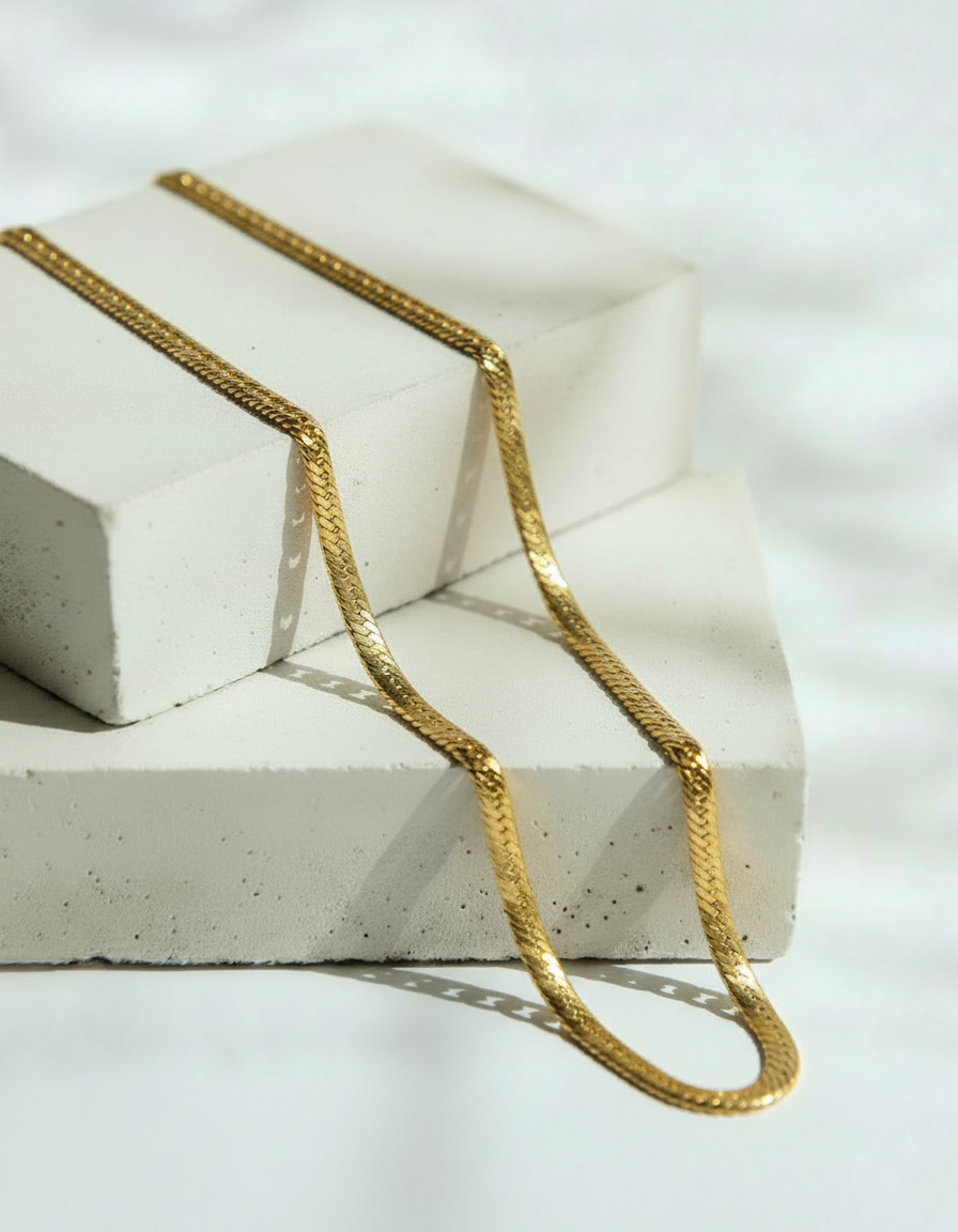 Cadena Dorada de Eslabones Angostos Minimal Chic - Acero Inoxidable