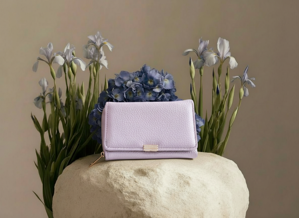 Cartera para Dama Color Rosa con 3 Líneas Doradas de Broche - Vinipiel