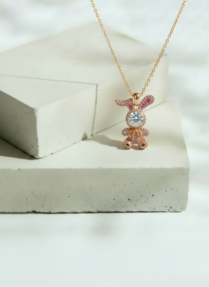 Collar Dorado con Dije de Conejito con Brillos – Oro Laminado