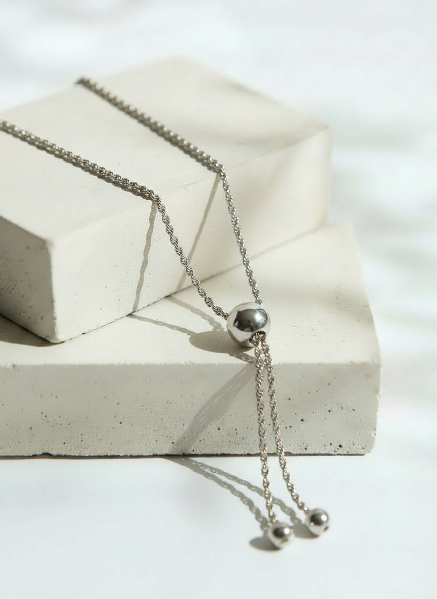 Collar Plateado de Tres Bolitas Delicadas Elegantes - Acero Inoxidable