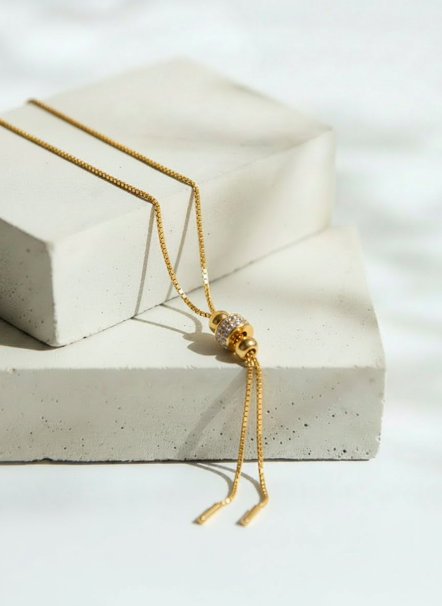 Collar Dorado con Círculos Centrales con Brillo y Barras Elegantes - Acero Inoxidable