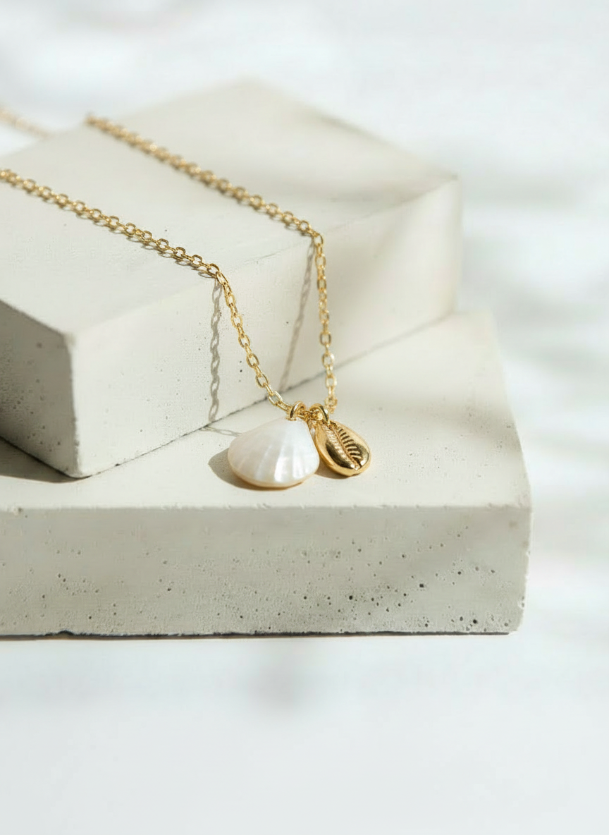 Collar Dorado con Dos Conchitas de Mar Veraniego Chic - Acero Inoxidable