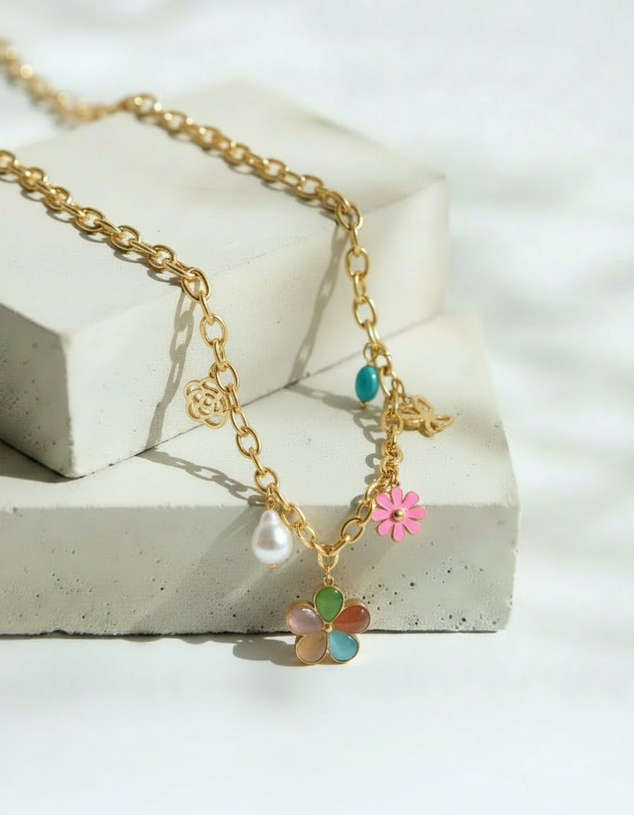 Collar Estilo Cadena con Dijes Coloridos Girlie Chic - Acero Inoxidable