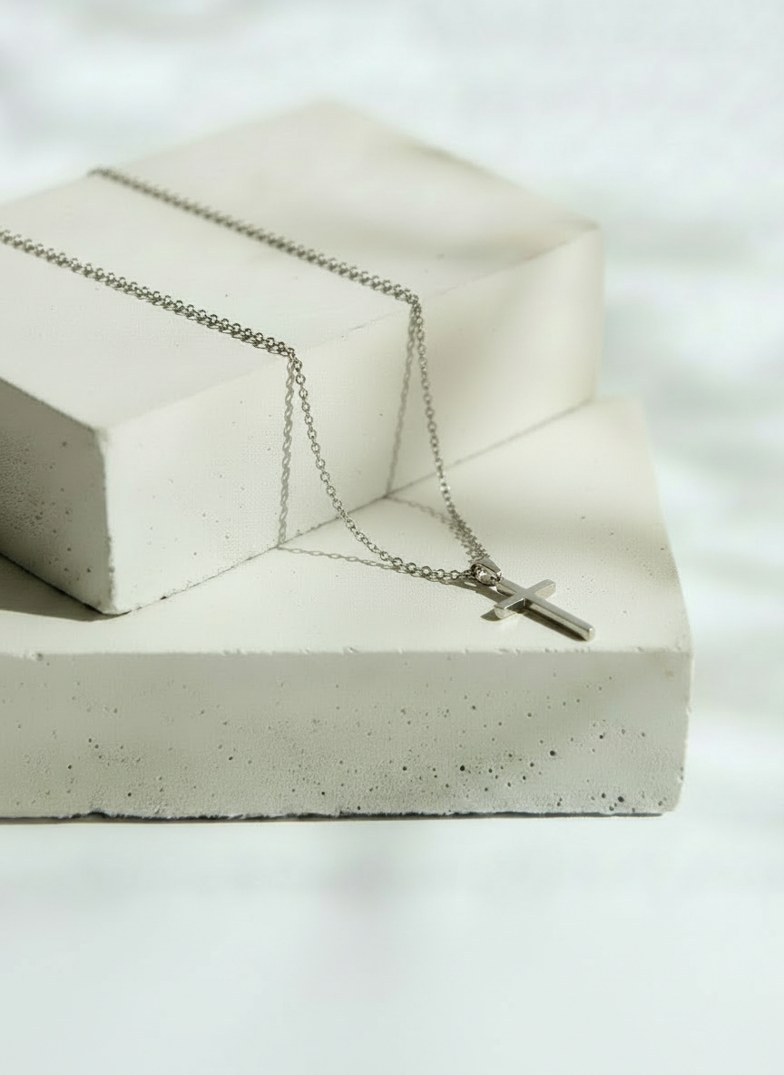 Collar Plateado con Dije de Cruz Lisa Minimalista - Acero Inoxidable