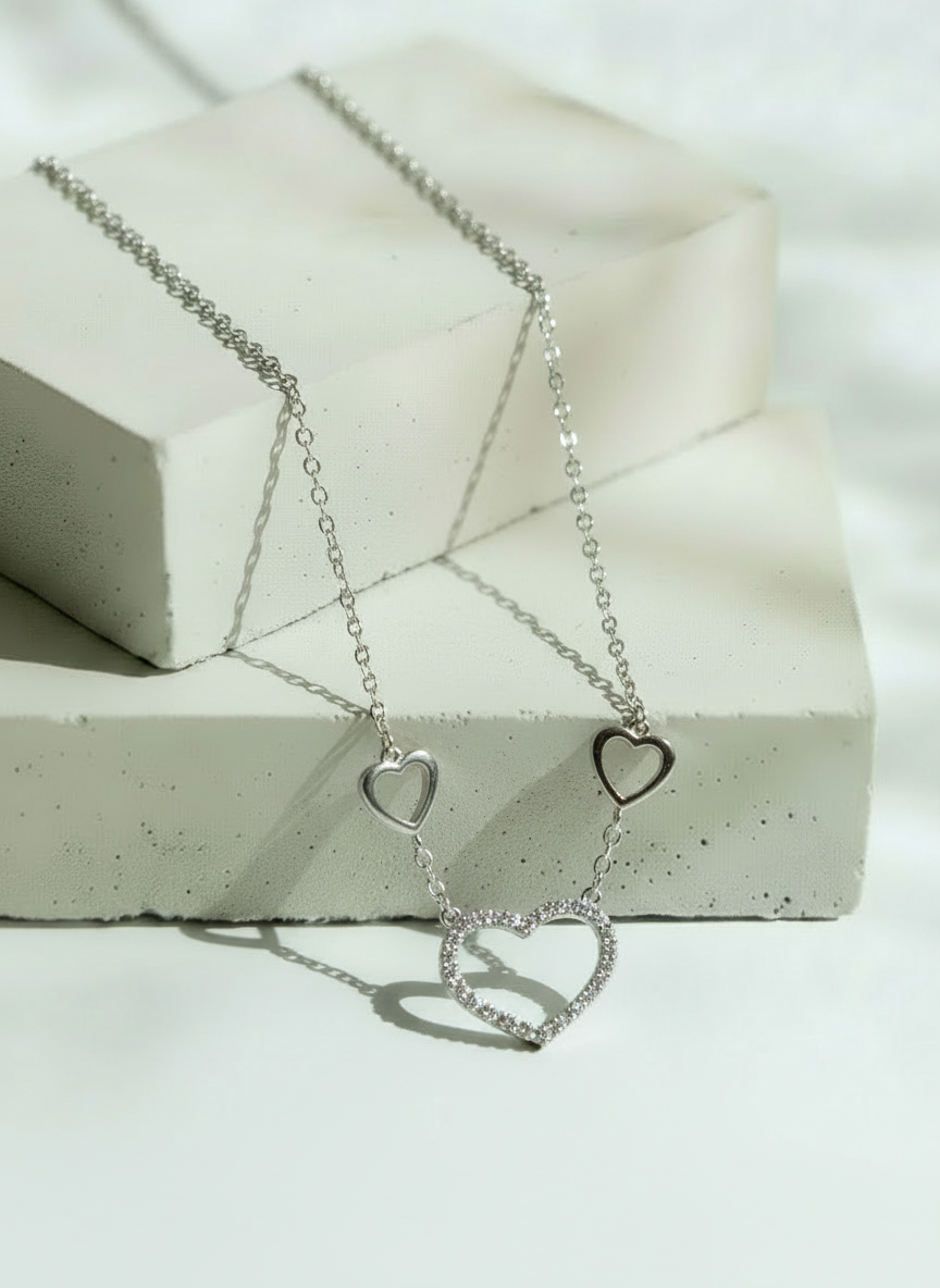 Collar Plateado Triple Corazón – Plata Italiana