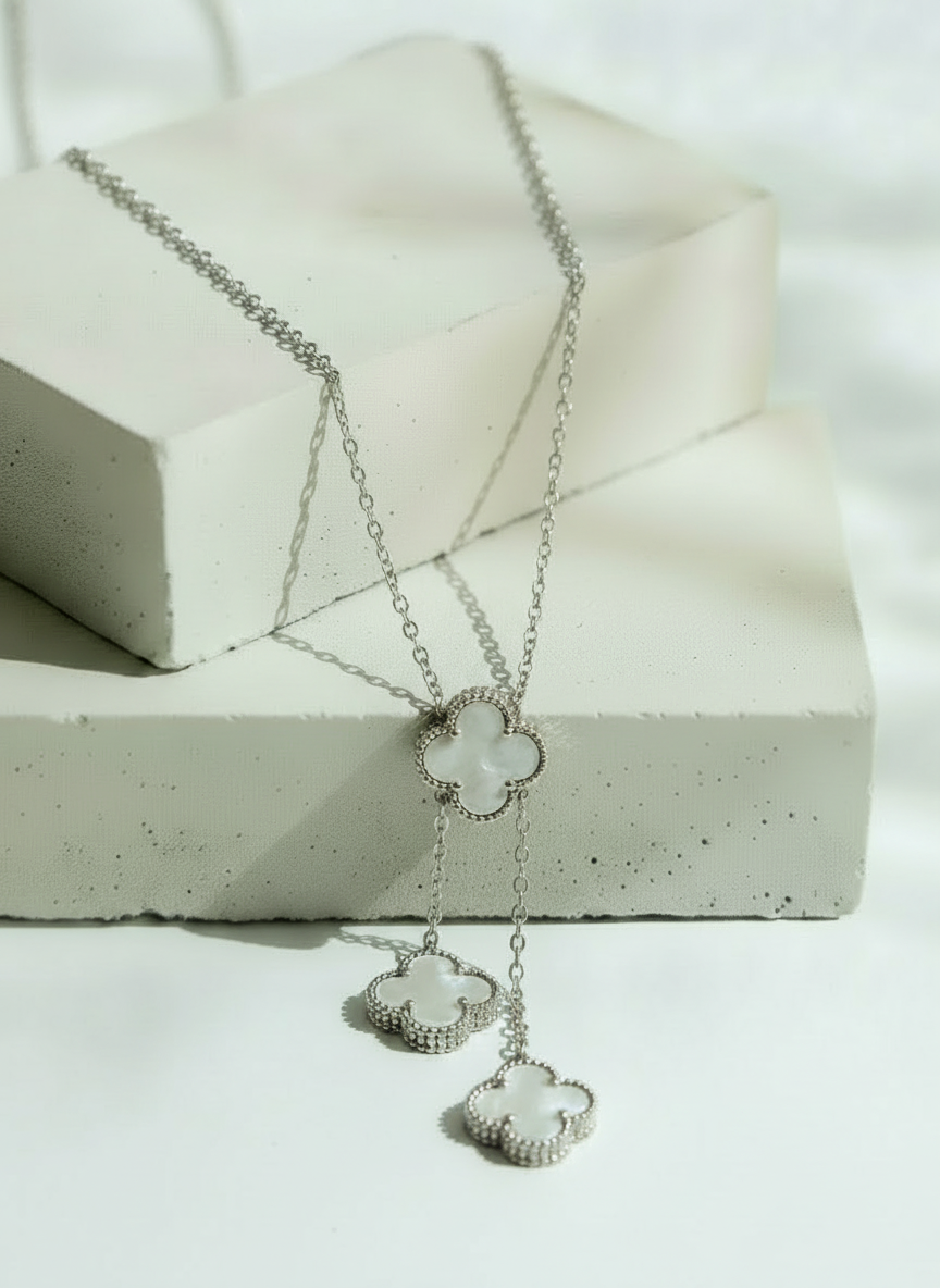 Collar Plateado con Tréboles Plateados – Plata Italiana