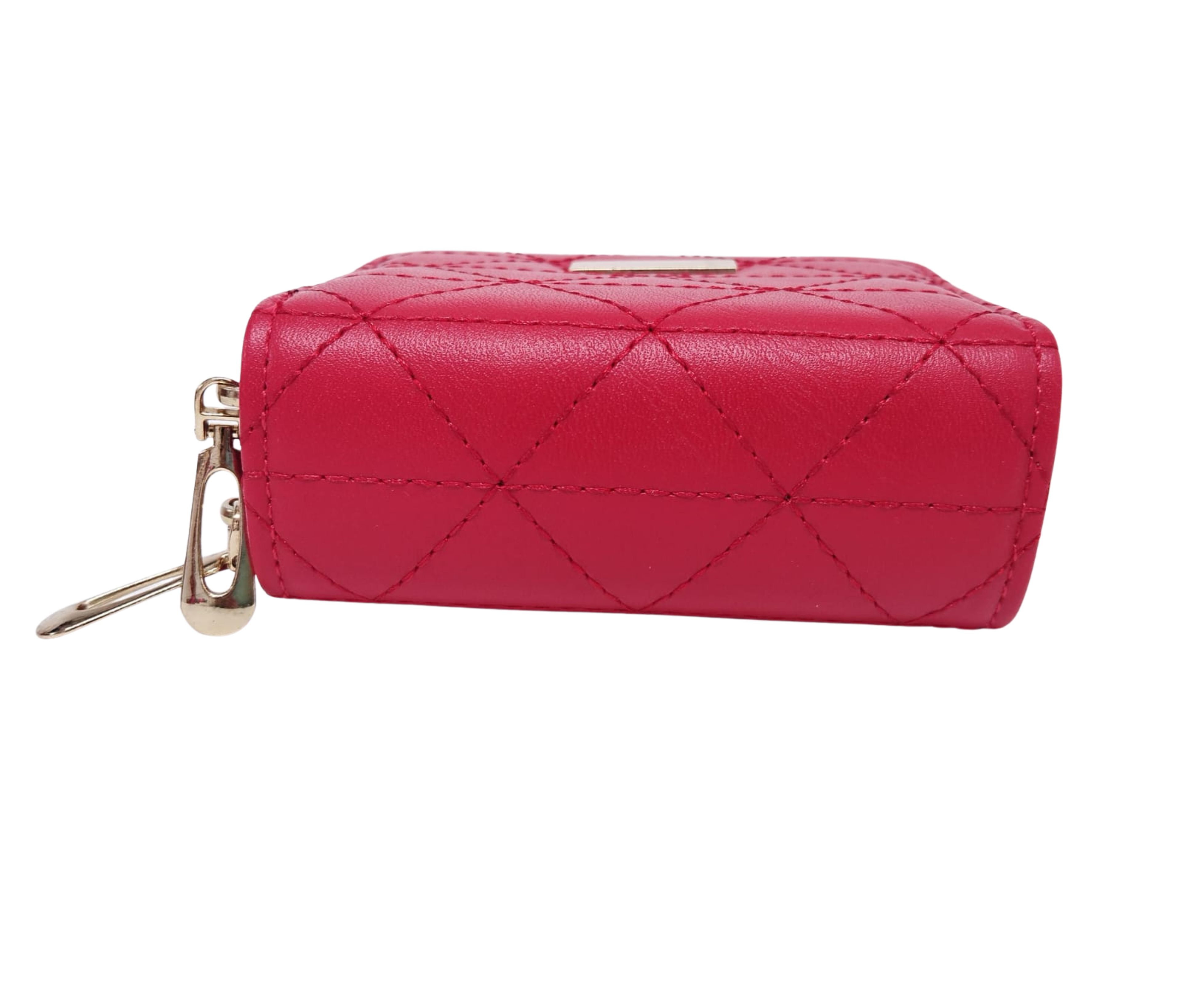 Cartera roja con rombos y placa dorada al centro superior - Vinipiel