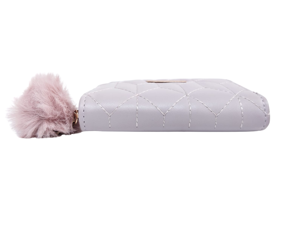 Cartera lila con formas geométricas y colgante de peluche - Vinipiel
