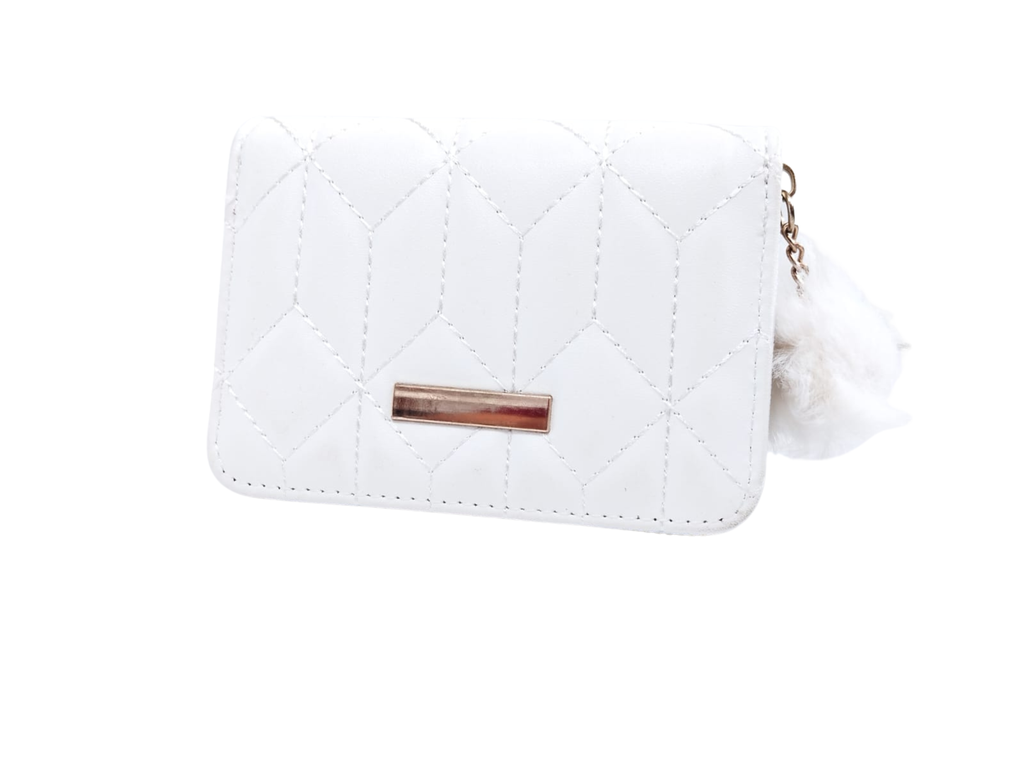 Cartera blanca con formas geométricas y colgante de peluche - Vinipiel