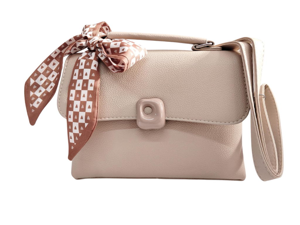 Bolsa beige con broche geométrico & pañoleta de corazones - Vinipiel