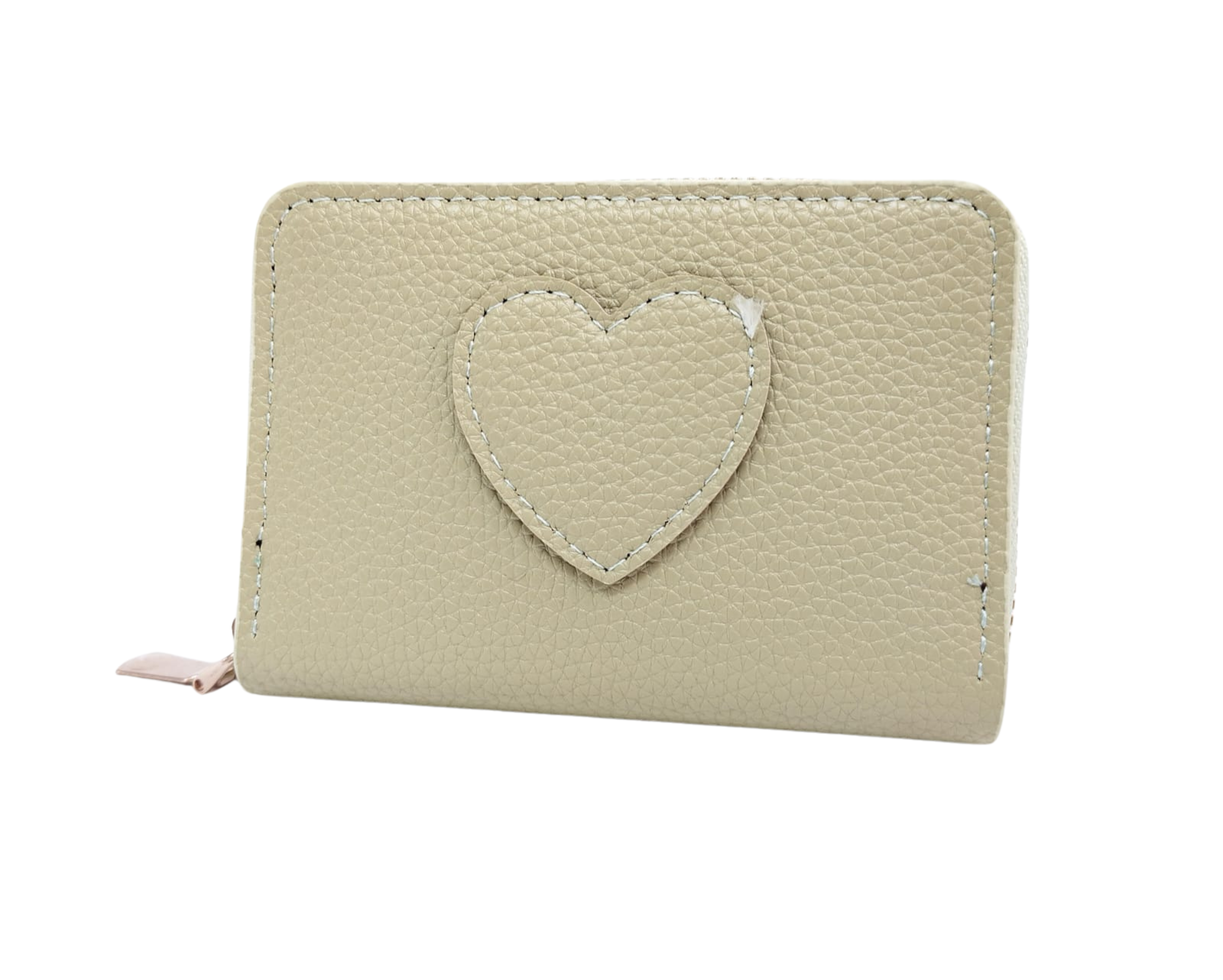 Cartera verde con textura y corazón al centro - Vinipiel