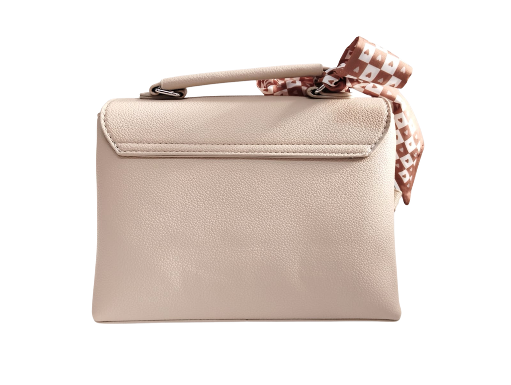 Bolsa beige con broche geométrico & pañoleta de corazones - Vinipiel