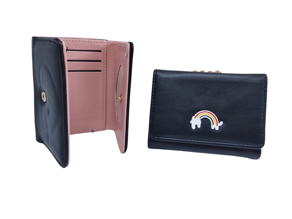 Cartera negra con broche de arcoíris e interior rosa y corazón - Vinipiel