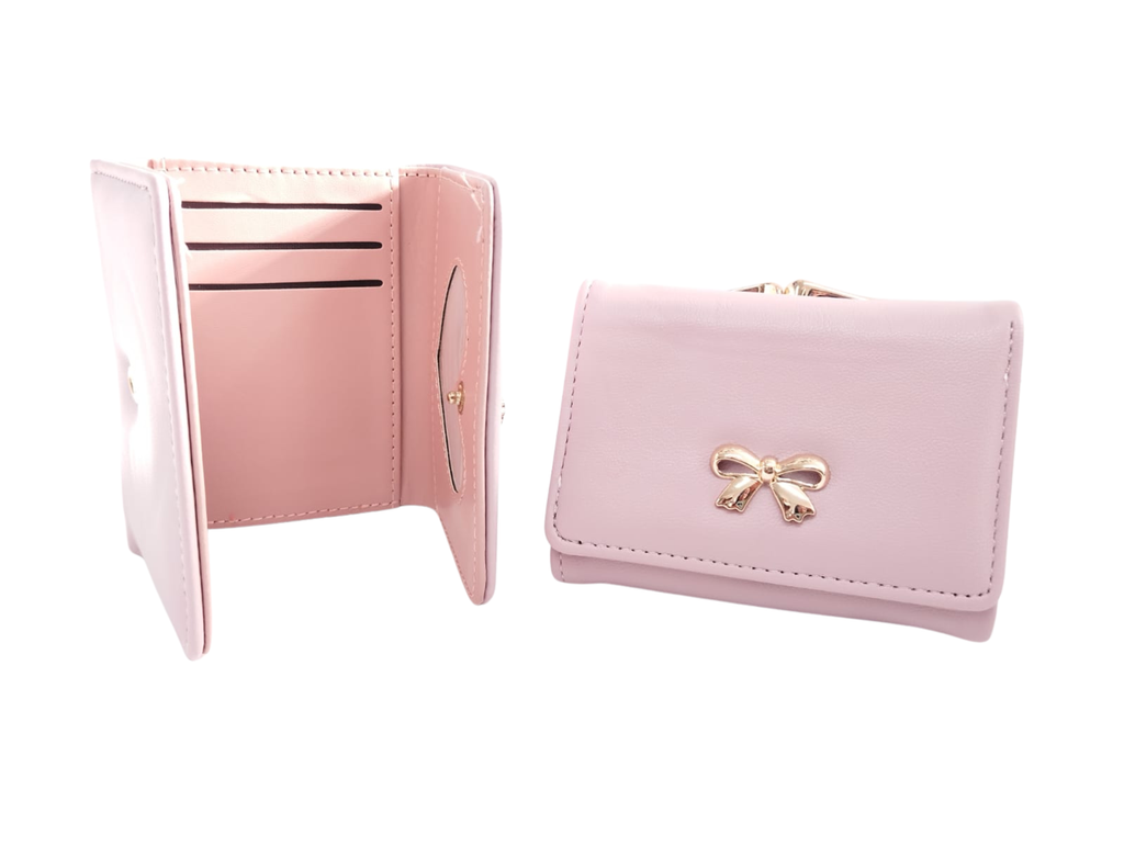 Cartera rosa con broche de moñito dorado e interior rosa y corazón - Vinipiel
