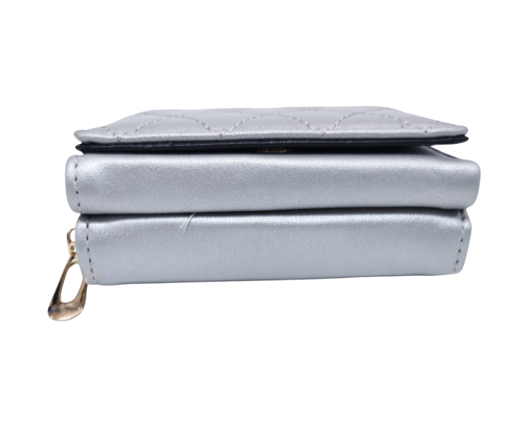 Cartera plateada con rombos cocidos - Vinipiel
