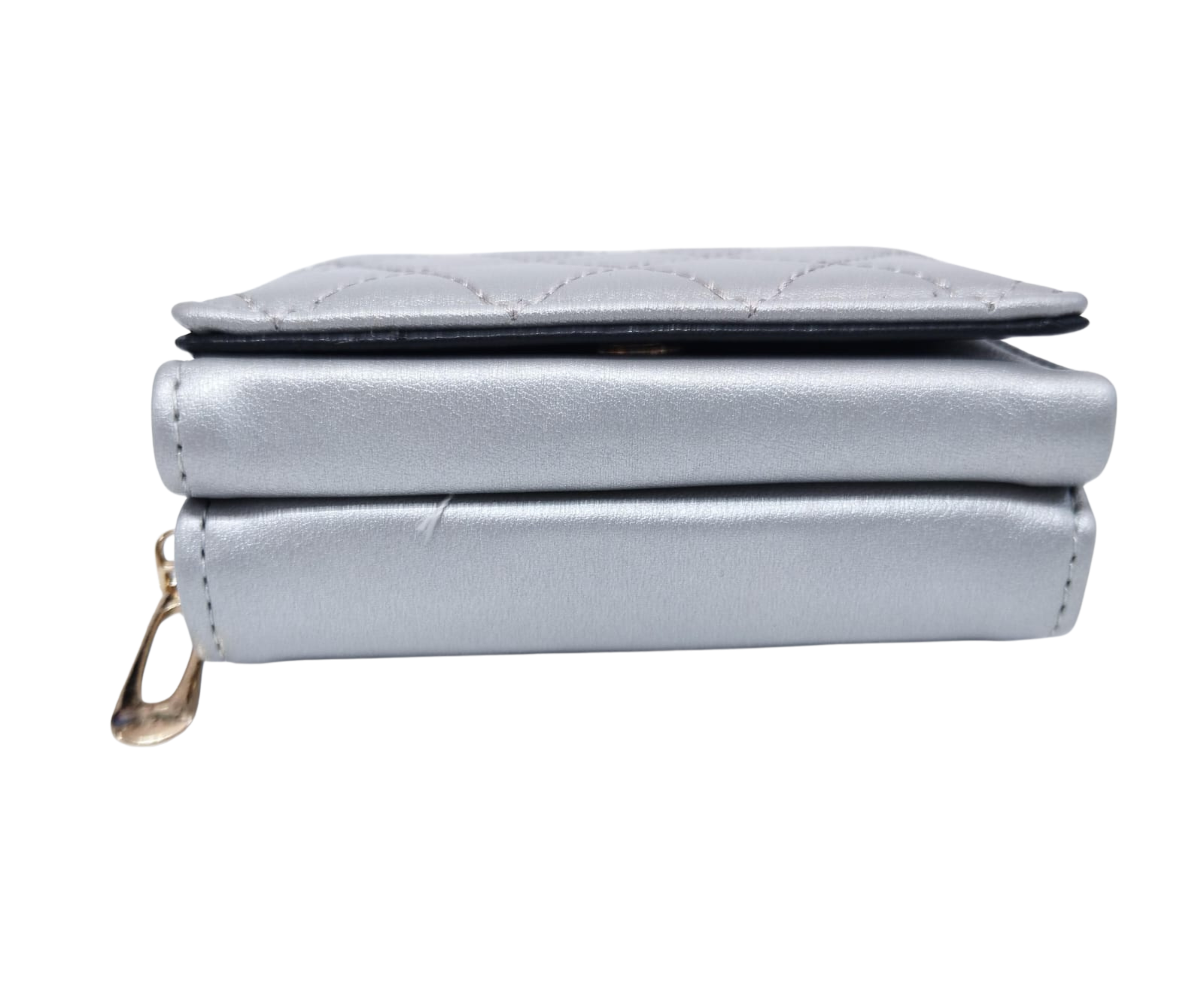 Cartera plateada con rombos cocidos - Vinipiel
