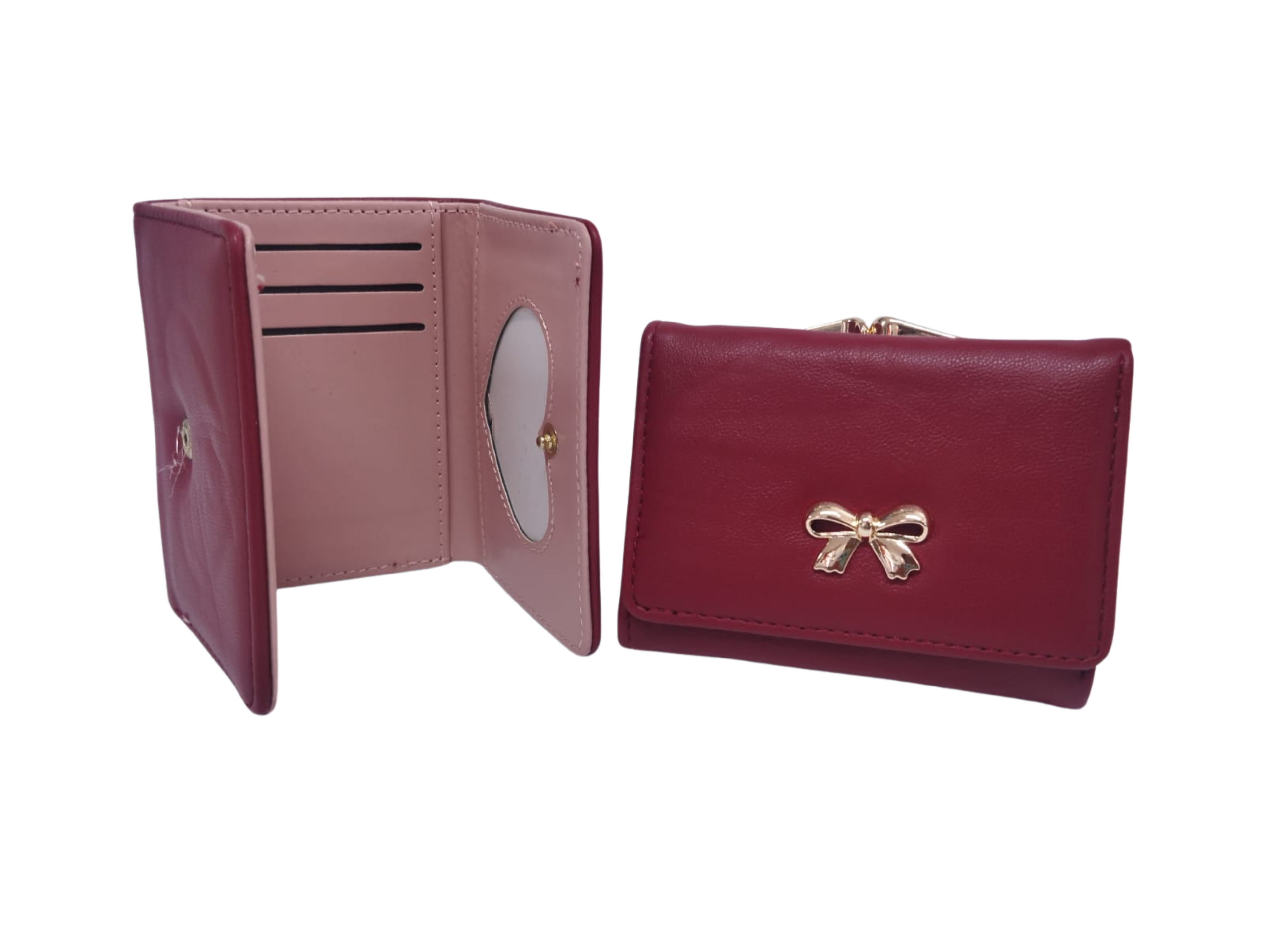Cartera roja con broche de moñito dorado e interior rosa y corazón - Vinipiel