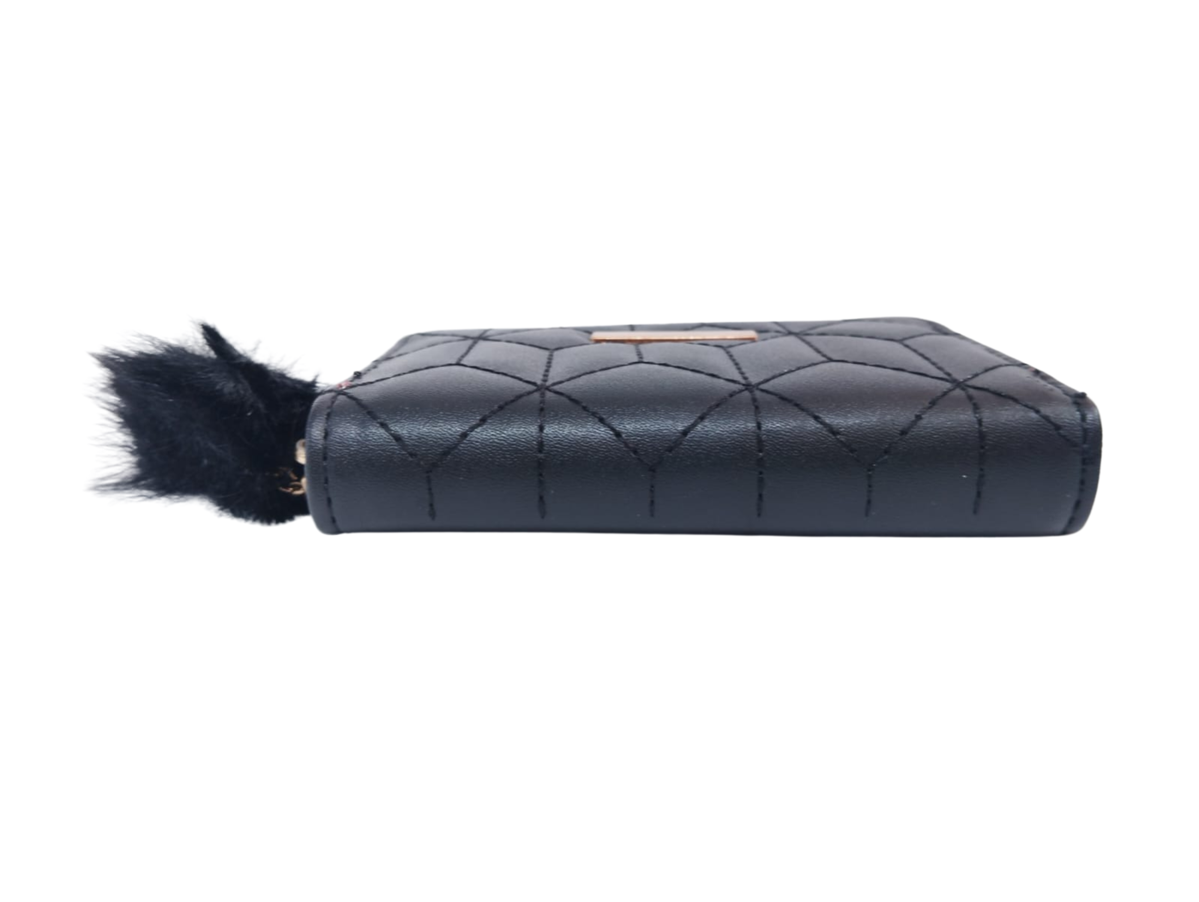 Cartera negra con formas geométricas y colgante de peluche - Vinipiel