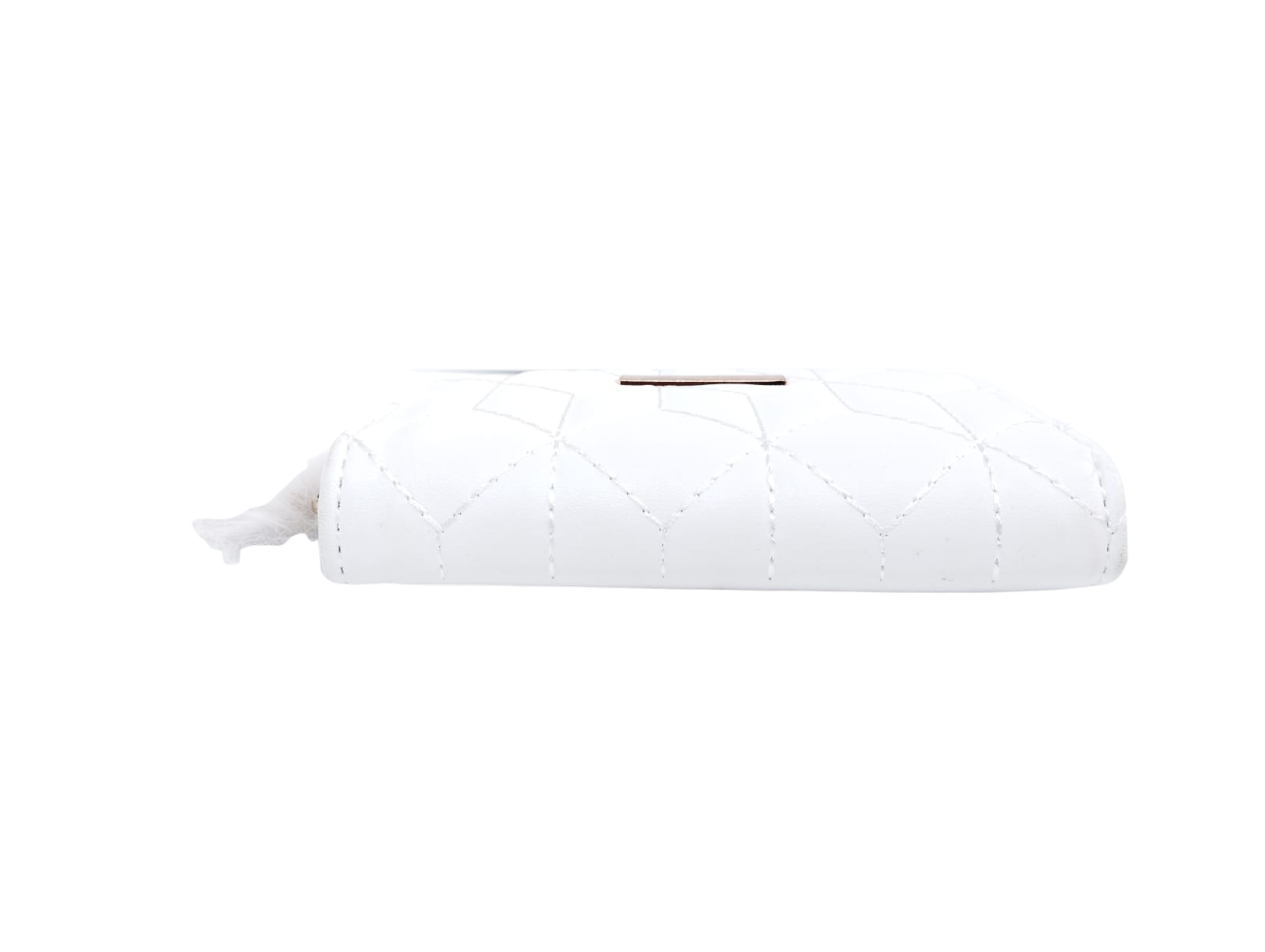 Cartera blanca con formas geométricas y colgante de peluche - Vinipiel