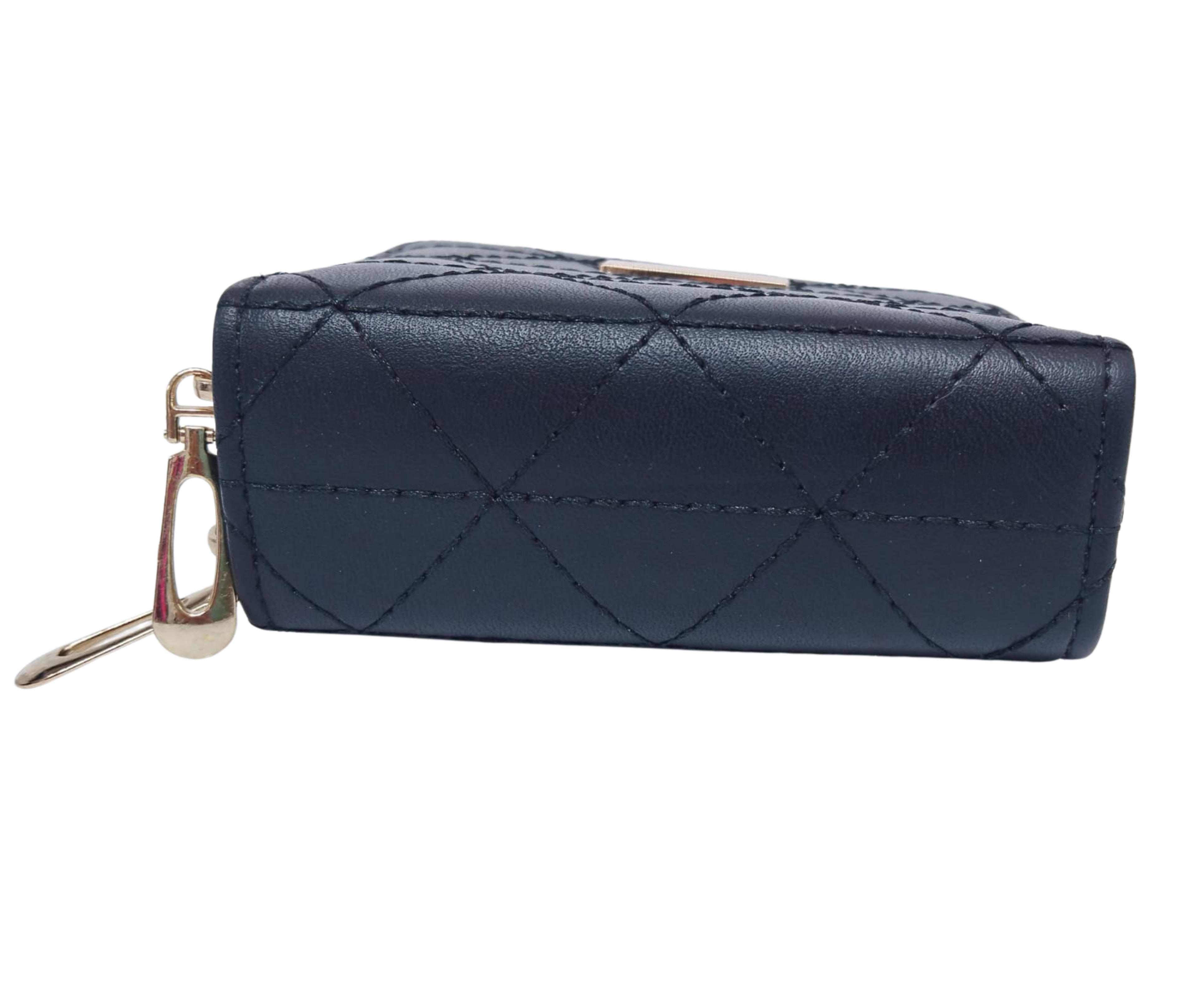 Cartera negra con rombos y placa dorada al centro superior - Vinipiel