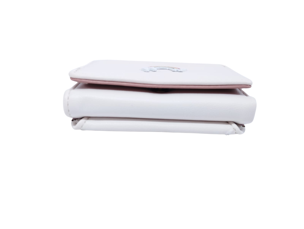 Cartera blanca con broche de arcoíris e interior rosa y corazón - Vinipiel