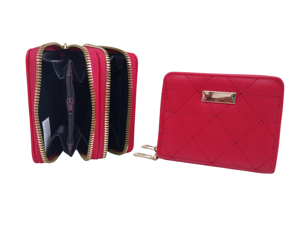 Cartera roja con rombos y placa dorada al centro superior - Vinipiel