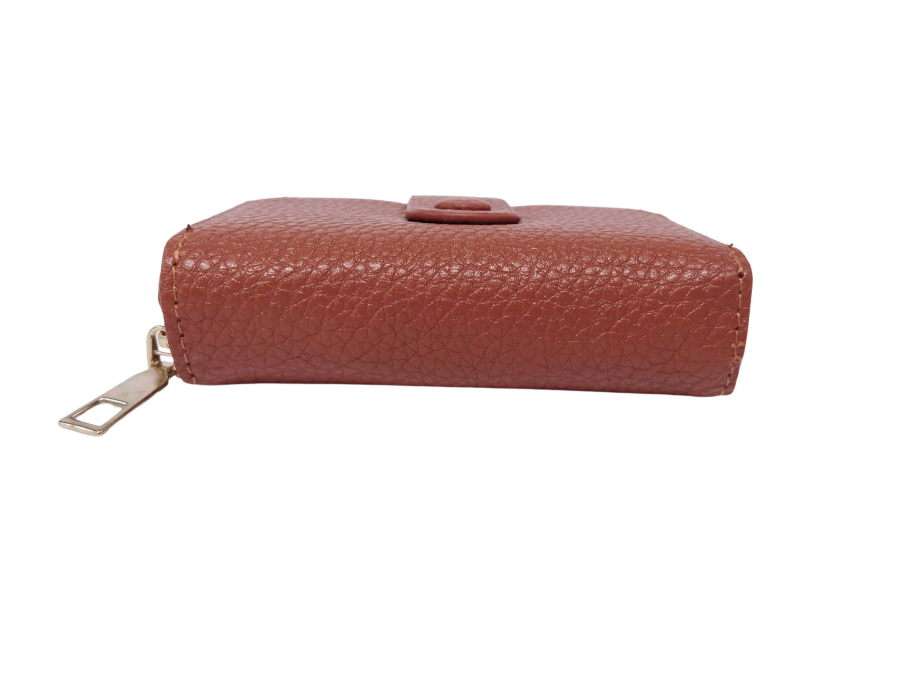 Cartera marrón texturizada con broche de botón - Vinipiel
