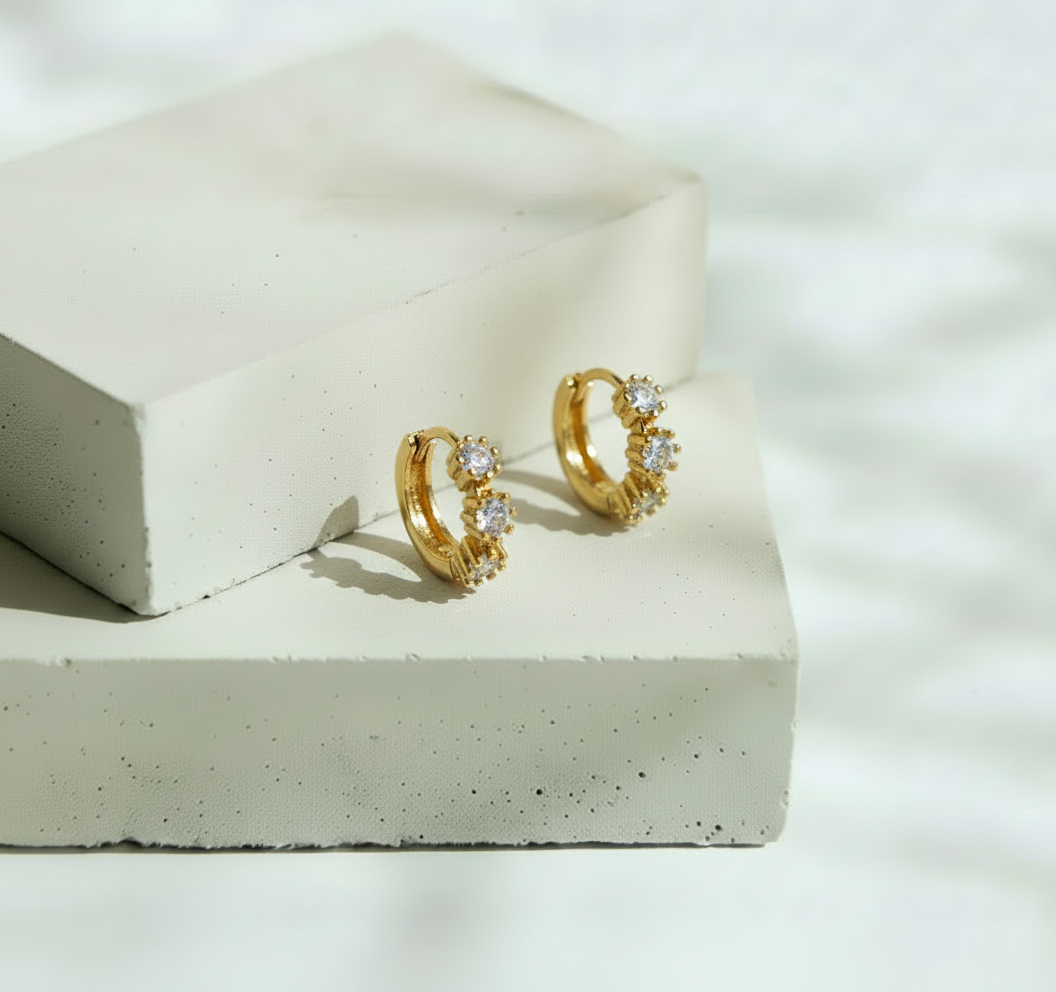 Huggie Dorada 3 Brillos al Centro - Acero Inoxidable