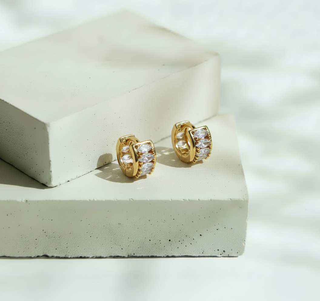 Huggie Dorada Brillos Ovalados en Línea - Acero Inoxidable